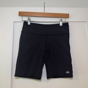 LIKE NEW alo yoga 7" shorts